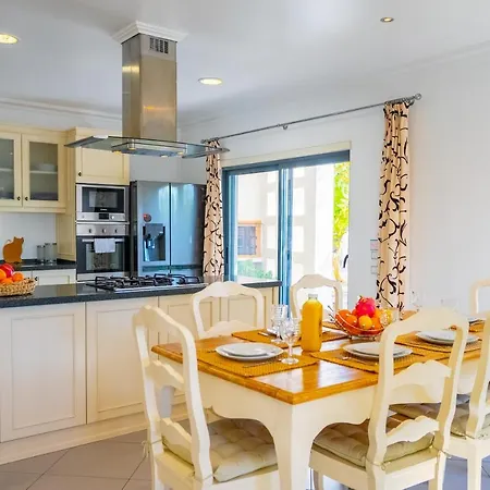Ocean View Villa *